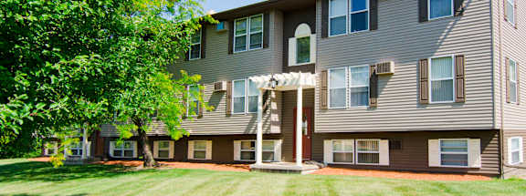 Exterior at Summerhill Estates Apartments in Lansing, MI