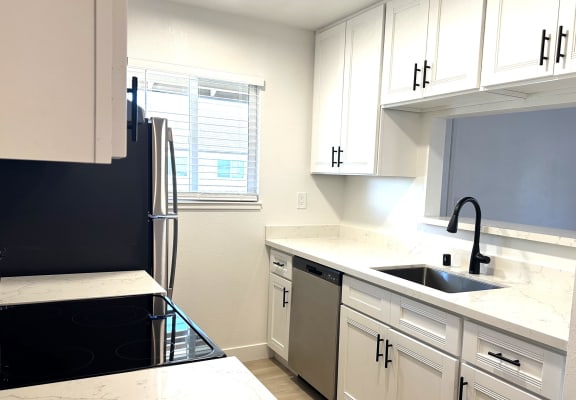Spacious Kitchen at Summerhill Place Apartments, Union City, CA, 94587