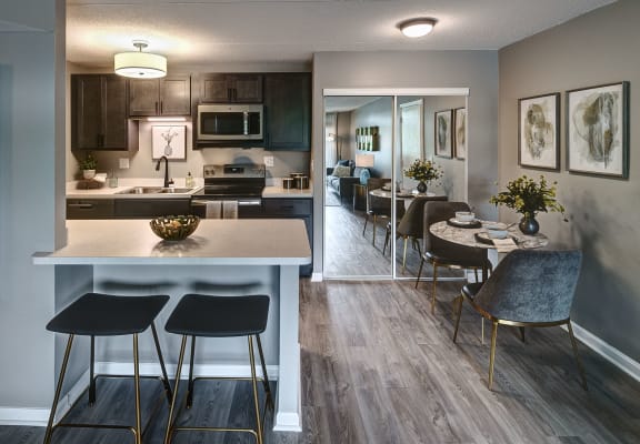Apartments for Rent in Wheeling, IL | Foxboro Apartments