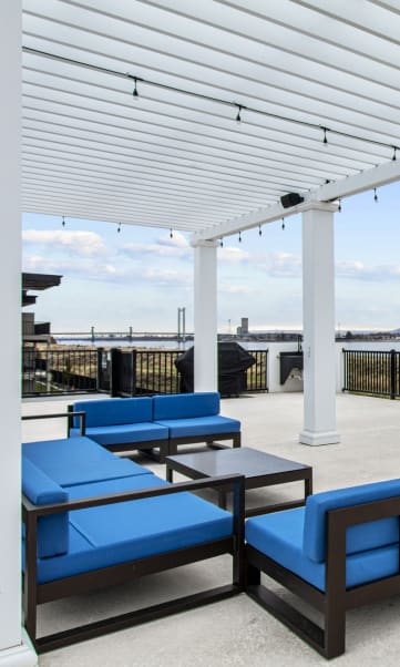 Columbia Riverwalk Apartments Outdoor Lounge and Seating
