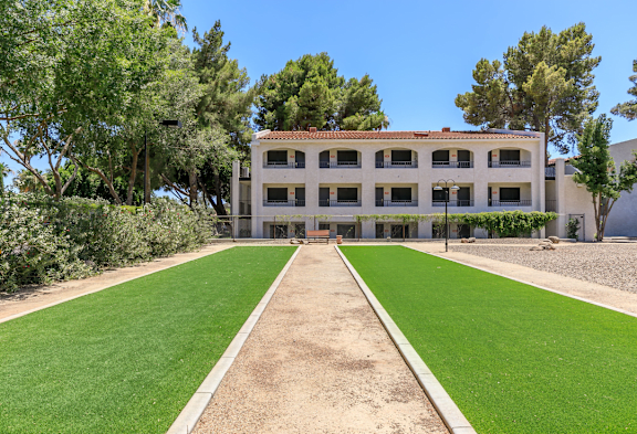 Bocce court and picnic area at Tides on East Cactus.