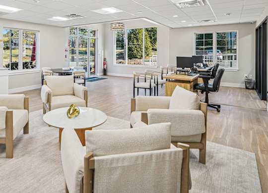 Lounge at Chatham Hill Apartments in Chatham, NJ