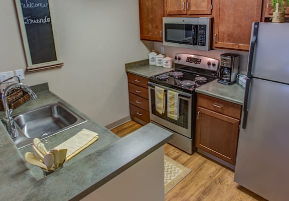Modern Kitchen at Commons at Avalon Park Apartments, Tigard