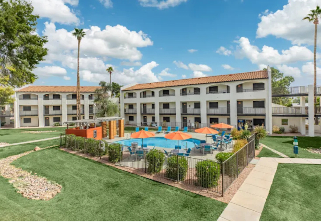 Pool and poolside area at Tides on 51st.