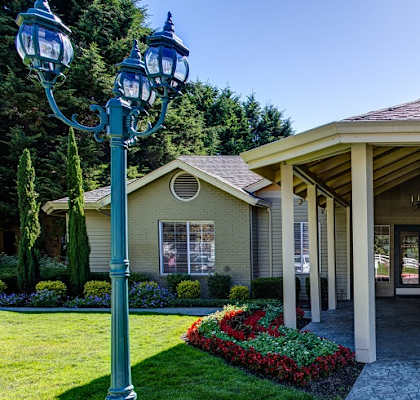 Entrance Walking Path at Commons at Avalon Park Apartments, Tigard, Oregon