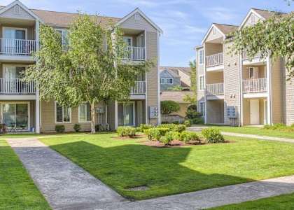The Lighthouse Apartments Exterior and Courtyard