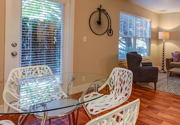 Living room with couch at Commons at Sylvan Highlands Apartments, Oregon, 97225