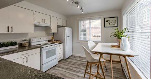 Arlo on 10th | Kitchen