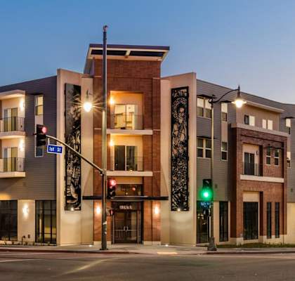 corner street view, Santa Cecilia, Los Angeles, CA