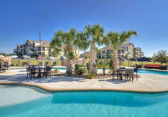 Relaxing Lazy River Style Pool at La Contessa Luxury Apartments, Laredo,Texas