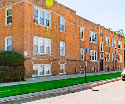 3054-58 N. Kolmar Ave / 4539-53 W. Barry Ave