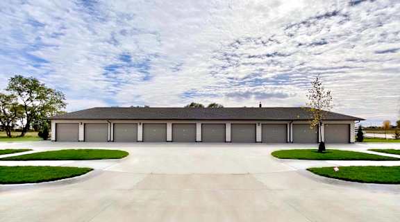 Victory Village Apartments in Norfolk, NE garages pet friendly