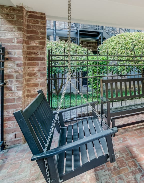 Outdoor Gathering Space with BBQ Grills at Allen House Apartments, 77019, Texas