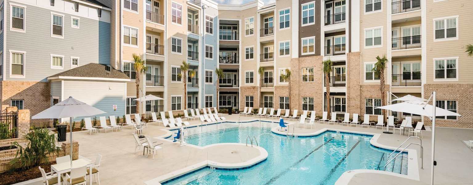 Pool at Central Island Square (7 of 8)
