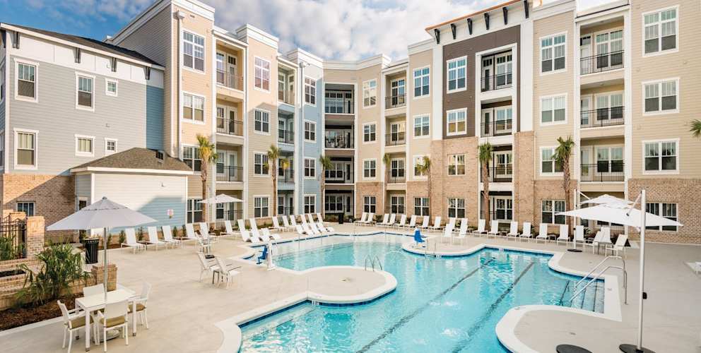 Pool at Central Island Square (6 of 8)