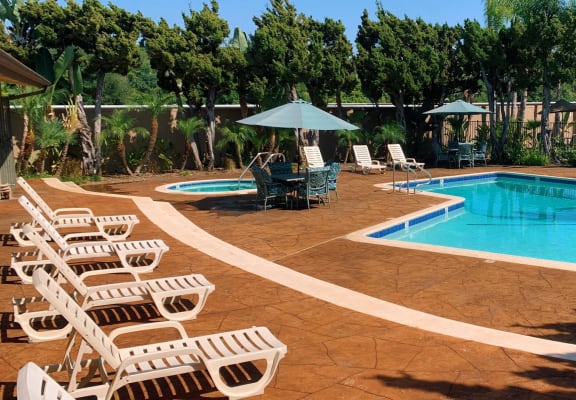 Pool with spa and pool furniture at Idylwood Apartments