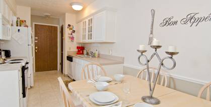 Dining area at Summerhill Estates Apartments in Lansing, MI