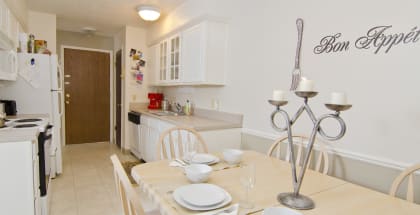 Dining area at Summerhill Estates Apartments in Lansing, MI