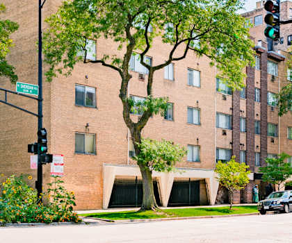 6825 N. Sheridan Rd.