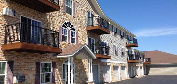 Exterior View Building at Pinewood Estates, Zimmerman