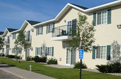 Elegant Exterior View at Meadows Edge Apartments, Detroit Lakes, MN
