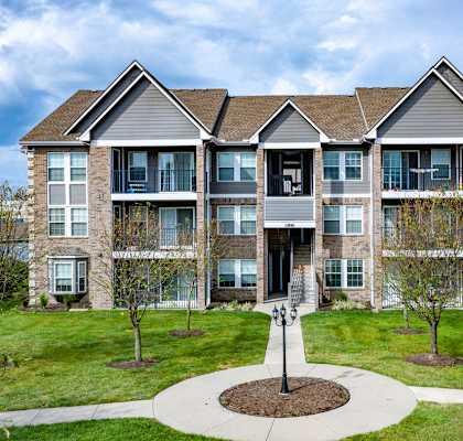 Exterior photo of building at Saddlewood Apartments in Olathe, Kansas near Garmin