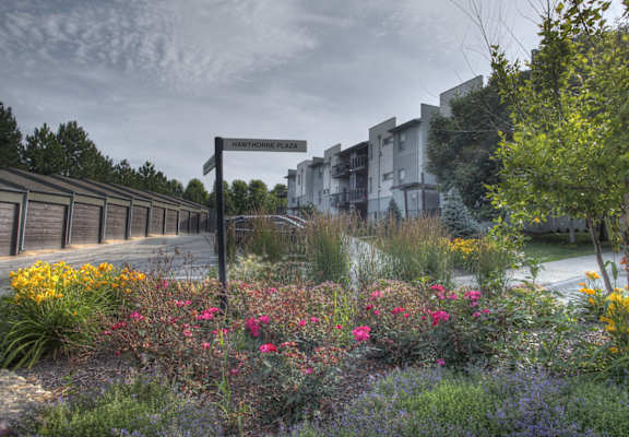 Garden Space In Courtyard at Briar Hills, Omaha, 68118