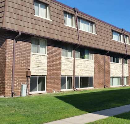 Seville Iowa City apartments Exterior