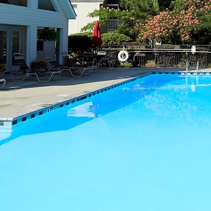 Fords Pointe Apartments swimming pool in Savannah GA