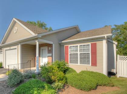 Ranch Building Exterior at Fetzner Square Apartments & Townhouses, Rochester, NY