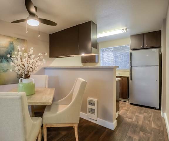 Dining at Hangar 128 Apartments, Washington