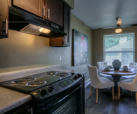 Dining Space at Waverly Gardens Apartments, Portland, 97233