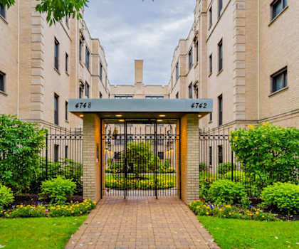 4742-48 S. Woodlawn Ave