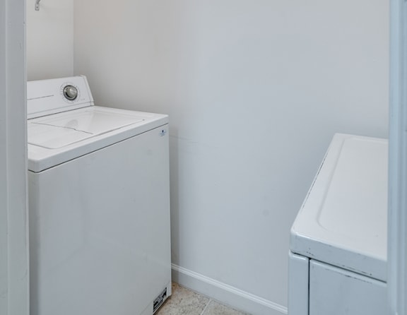 Closet with Washer and Dryer