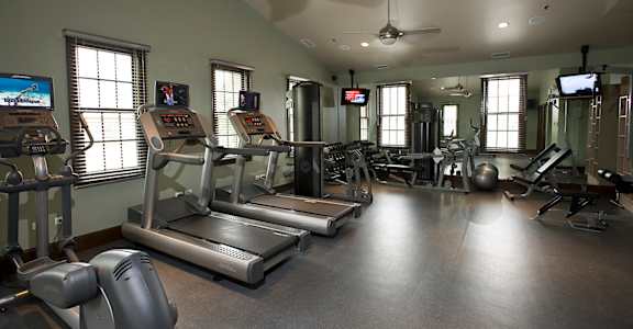 Equipment in gymat Versailles on the Lakes Schaumburg, Schaumburg, IL