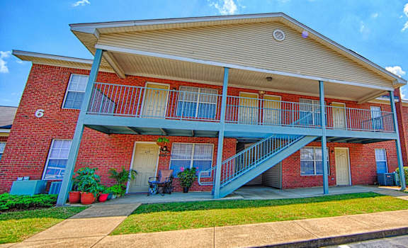 Exterior Apartment at Regal Pointe Apartment Homes in Tuscaloosa, AL