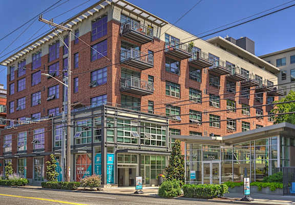 Posh Urban Vibes at Equinox, Seattle, Washington