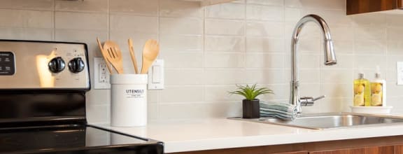 Windsor at Amberglen Apartmen | Kitchen