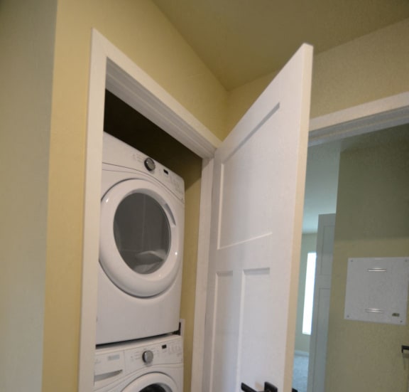 The Canterbury | 1 & 2 BR |In-Unit Laundry | Washer & Dryer | Three Sixty Real Estate