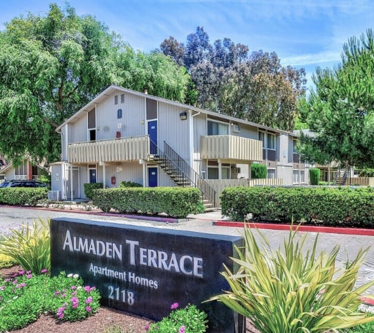 Almaden Terrace - Community Sign & Exterior