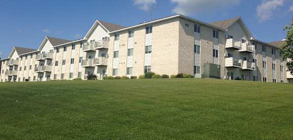 Exterior View at Hillcrest Apartments, St Cloud