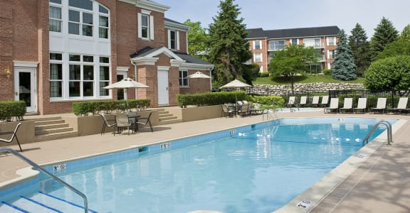 Pool and clubhouse at Versailles on the Lakes Schaumburg, Illinois, 60173