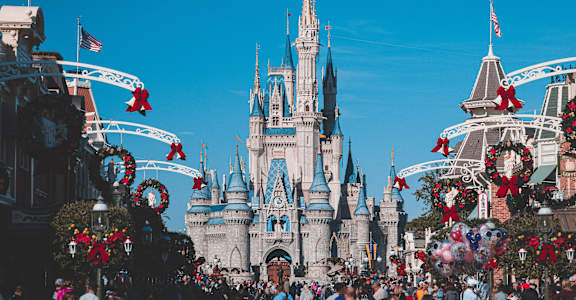 a guide to celebrating the holidays at walt disney world
