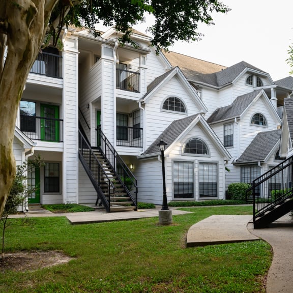 Building exterior view at The Grove at White Oak Apartments, The Barvin Group, Houston