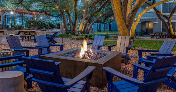 the preserve at ballantyne commons community living room