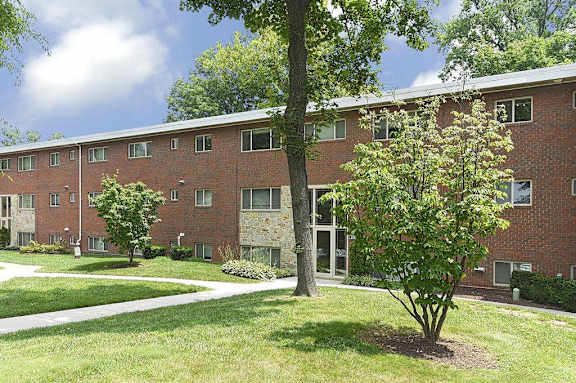 Lush landscaping at Cardiff Hall Apartments, Towson, Maryland