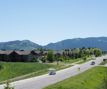 Lush Green Exterior View at Saddleview Apartments, Bozeman, Montana