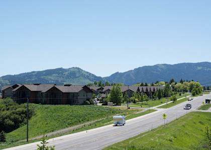 Lush Green Exterior View at Saddleview Apartments, Bozeman, Montana