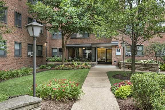 Hyde Park Apartments at 5550 S. Dorchester Ave.