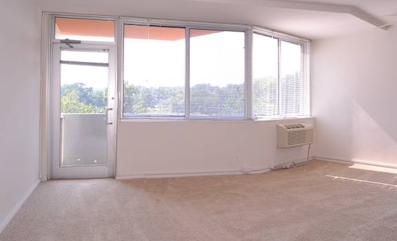 Bright and spaciours living room